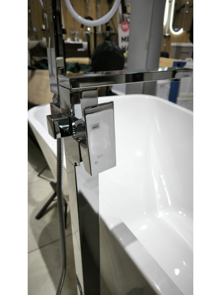 Смеситель для ванной Uovo A71002